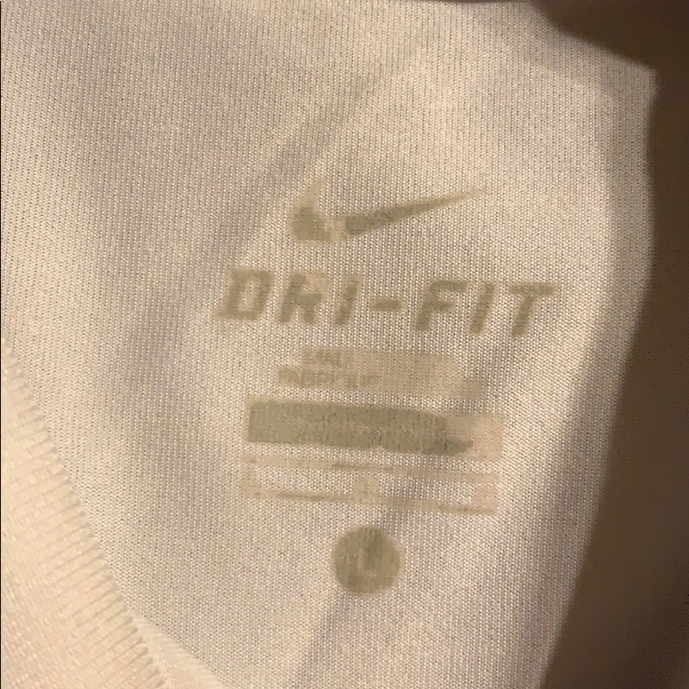 White nike athletic shirt - Picture 3 of 3
